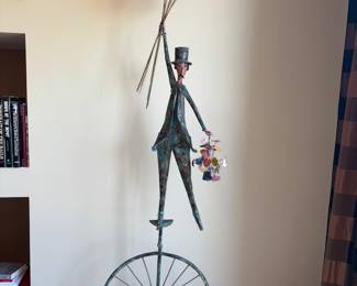 Jim Lewk sculpture