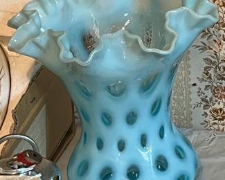 Lrg Fenton Coin Spot Vase