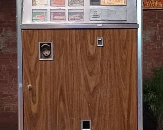 1757 COKE MACHINE1Photoroom