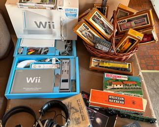Original Nintendo Wii in original box w/ games