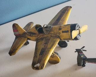 Souvenir replica planes and collectibles