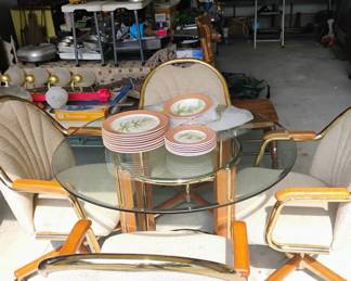 TABLE AND 4 CHAILRS GLASS TOP
