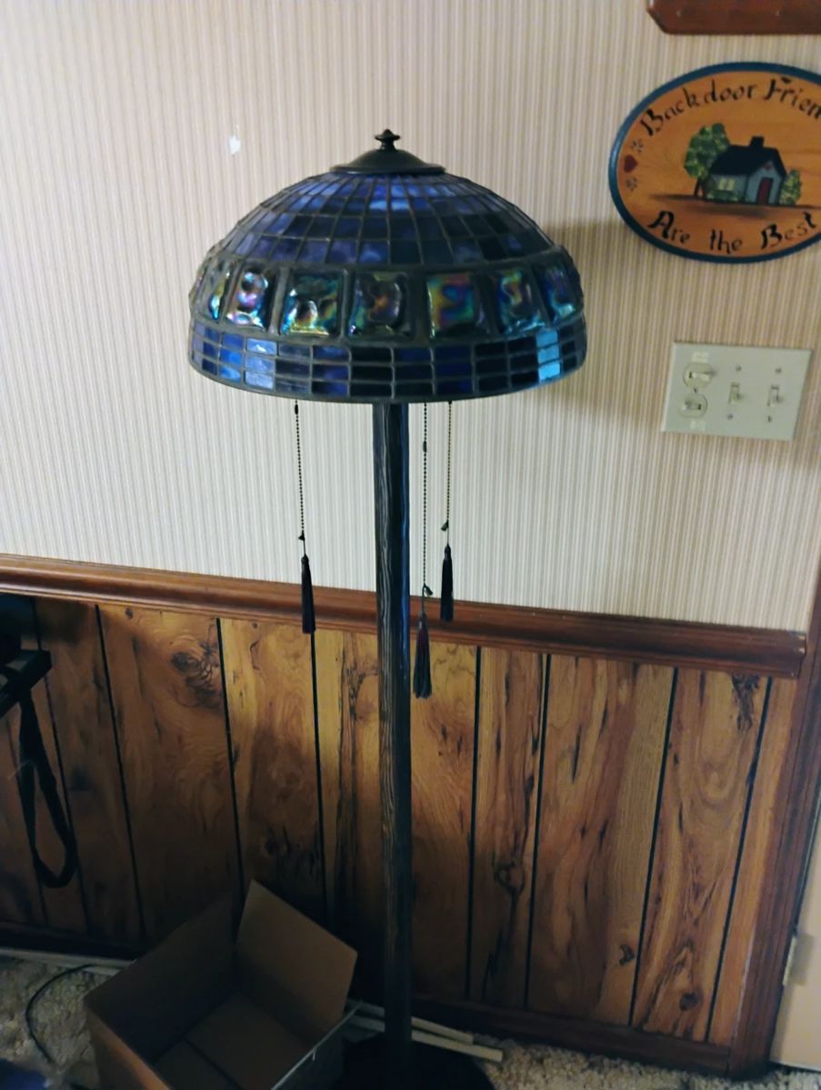 TIFFANY LAMP
