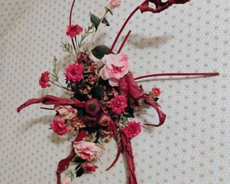 WALL FLORAL ARRANGEMENT