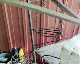 IRON PLANT STAND