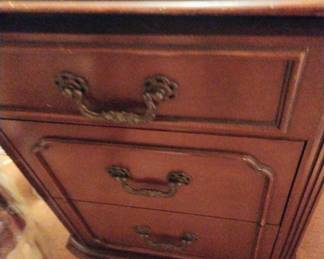 ANTIQUE LAMP TABLE