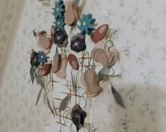 WIRE WALL HANGING