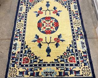 109 RedYellowBlueOrientalStyleSilkRugwFloralMedallion