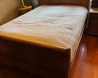 51 QueenCherrySleighBedFramewSimmonsBeautyrestMattress