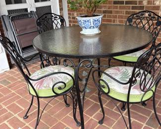 Glasstop outdoor table and chairs