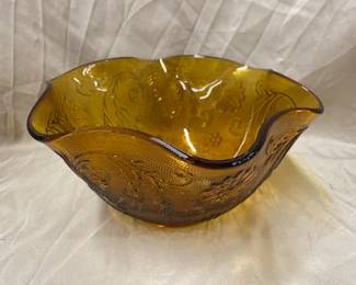 Tiara Ruffled Salad Bowl