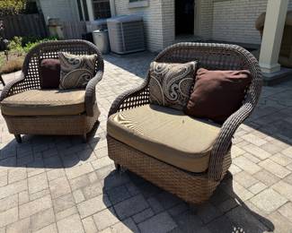 Wicker/rattan large chairs & cushions