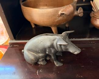 cast iron pig bank