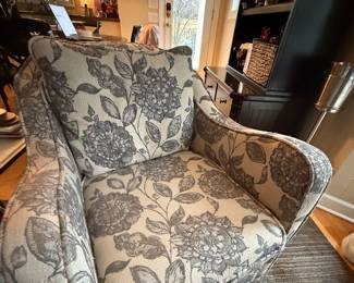Upholstered swivel side chair