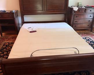 Sleigh bed with Power Base riser