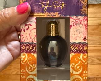 Taylor Swift 5 oz. perfum spray
