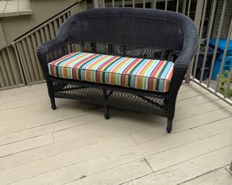Wicker settee (has extra cushion)