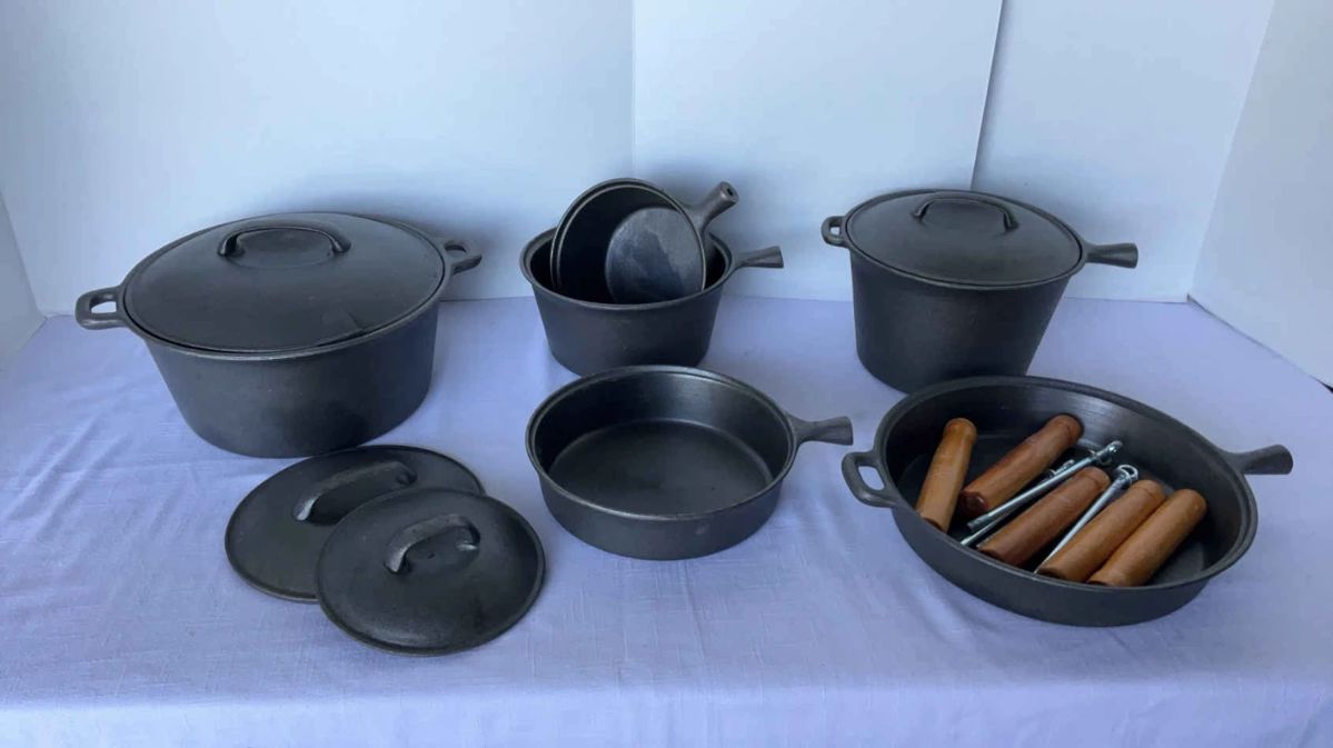 01 Cast Iron Pan Set