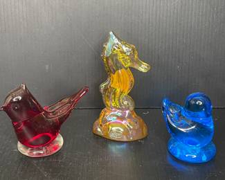 Fenton seahorse (marked), glass bird figurines