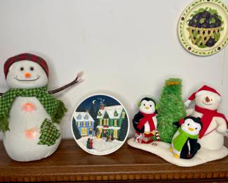 Hallmark holiday snowmen decor