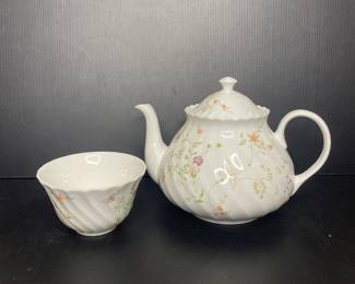 Wedgewood teapot & cup
