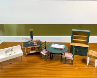New dollhouse furniture & accessories