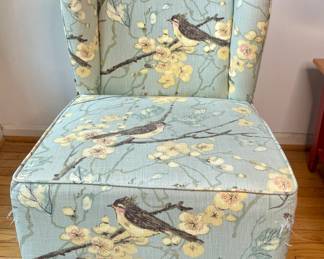 Accent chair with bird print