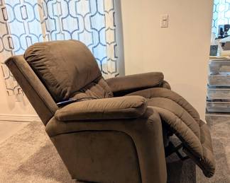 Lazyboy Gently Used Brown plush recliner