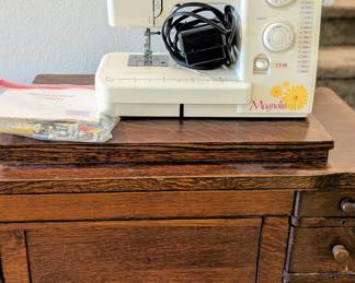 Janome Magnolia 7318 Sewing Machine