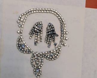 Clear set of necklace and earrings
