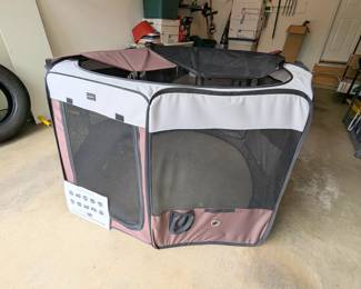 Large pet play pen. Comes with everything picured (solid canvas roof cover and a mesh roof cover) plus a carrying case.
