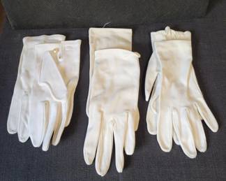 1950's Lady's White Gloves
