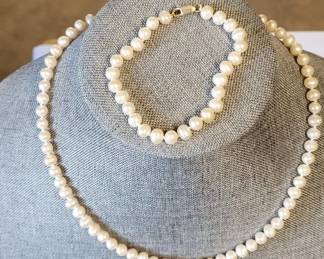 Pearl Necklace and Bracelet Set