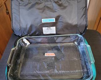 Pyrex Carry Bag & Dishes