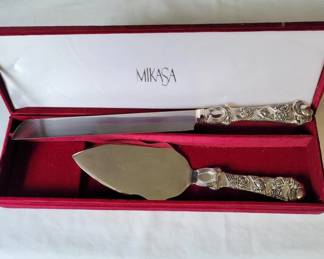 Mikasa Cake and Pie Set