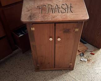 Trash can holder $10