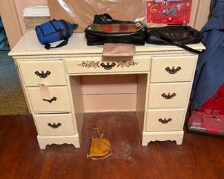 Desk $25