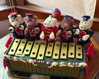 Bandstand bears $40