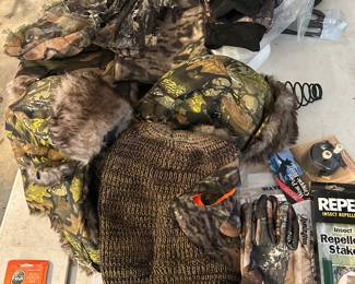 Hunting headgear and gloves