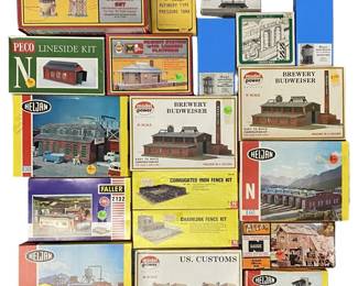 19pc Boxed N-Scale Railroad Accessory Collection