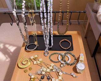 VINTAGE COSTUME JEWELRY