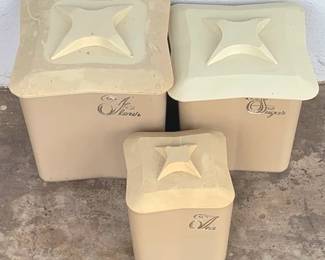 929 - Plastic Canister Set with Lids