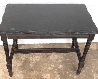 613 - Table - 24" x 14" x 18"