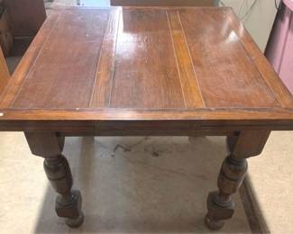 1090 - Wood Table - 30" x 35" x 35"