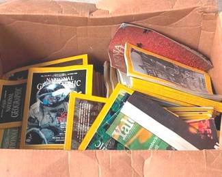 780 - Box National Geographic Magazines