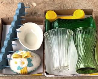 768 - 2 Trays Assorted Items