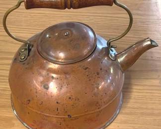 1077 - Copper Teapot - 10" x 9"
