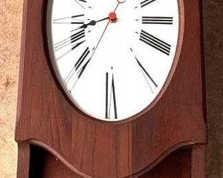 557 - Ridgeway Quartz Clock - 26" x 13" You are buying a used as-is electric/electronic item. We do not guarantee all components are present, and if it is not expressly stated, it is untested.
