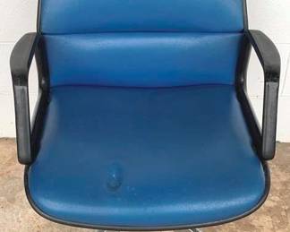 544 - Office Chair - 33" x 26" x 21"