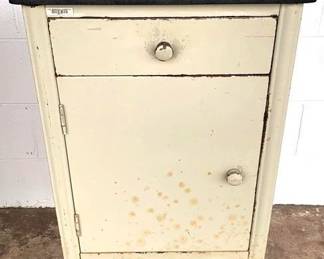 673 - Metal Storage Cabinet - 34" x 20" x 16"